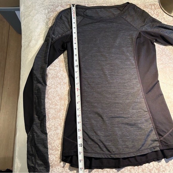 Lululemon ~ Women’s Long Sleeve Space Dye Back Ruffle Yoga Top in size 6 - Picture 13 of 14